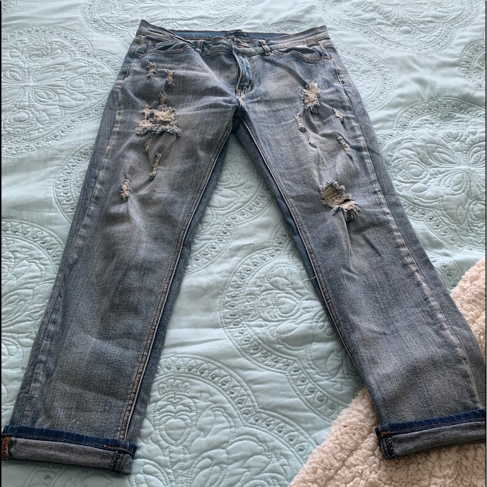 Distressed ankle jeans